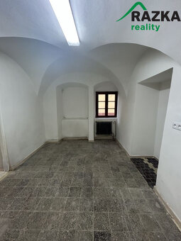 Pronájem komerčního prostoru v Plané - nám.... - 14