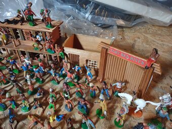 INDIÁNI A KOVBOJOVÉ Z NDR  330ks - 14