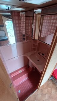 Knaus AZUR 560, chata na kolech - 14