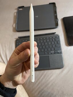 iPad Air 4 (2020) 64GB + Apple Pencil 2 + Logitech Combo - 14