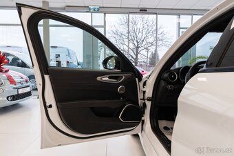 Alfa Romeo Giulia 2.0 GME Veloce AWD AT - 14