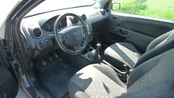FORD FIESTA  1.3i 44KW  ČERNÁ BARVA 2004 NOVÁ TK  - 14