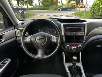 Subaru Forester 2.0 D 108kW 4x4 1. maj v ČR/Xenony/ALU R17 - 14