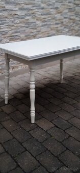 Rohová lavice bílá se stolem +2 židlemi - 14