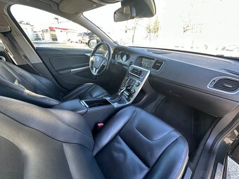 Krásné Volvo V60 D6 AWD 208KW, TAŽNÉ 1800KG - 14