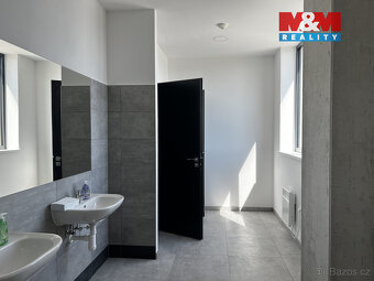 Pronájem multifunkčního objektu, 829 m², Nupaky ul. Komerční - 14