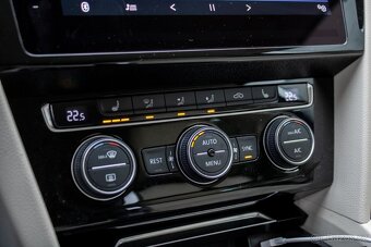Volkswagen Passat B8 Highline 2018 110kw DSG / AJ NA SPLÁTKY - 14