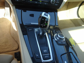 BMW 525d 6V 150KW AUT KŮŽE PANORAMA NAVI XENON TOP SERVIS ČR - 14