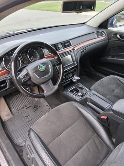 Škoda Superb Kombi 3.6FSI 4X4 191kw Koupeno v ČR - 14