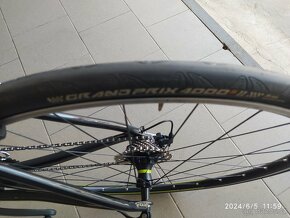 Prodám silniční carbon kolo Scott - 14