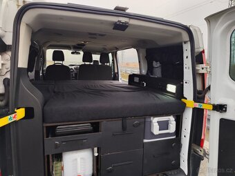Ford transit Custom 2,2 TDCi s obytnou vestavbou - 14