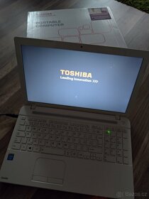 Bílý notebook Toshiba s Win - 14