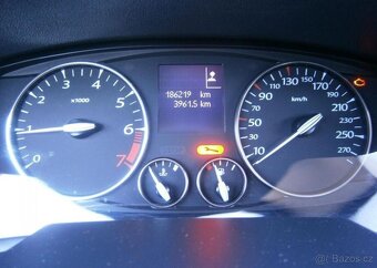 Renault Laguna 2.0i 103kw, běží na 3 válce benzín manuál - 14