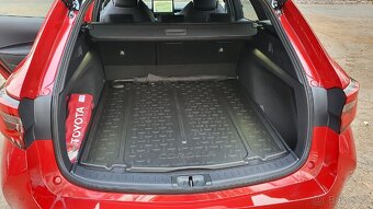 Toyota Corolla 1.8 HEV 140k TS GR Sport nová - 14