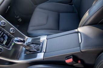 VOLVO XC60 (2015) - 14