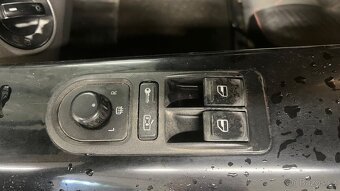 VW Transporter Multivan - díly z havarovaného vozu - LEVNĚ - 14