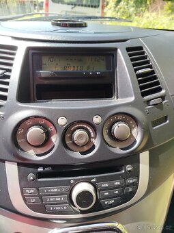 Mitsubishi Grandis 2,0 DID -- 7 Místné - 14