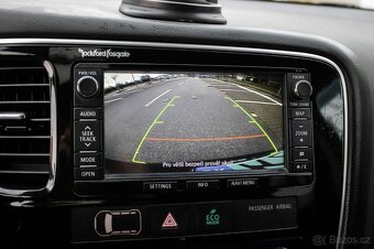 Mitsubishi Outlander 2.0 PHEV 4WD (2013) - 14