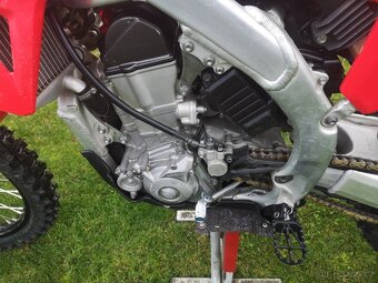 Honda CRF 450R, r.v. 2024 se startérem. - 14