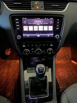 ŠKODA OCTAVIA combi,2.0.TDi, 110 kW,koupeno v ČR,LED - 14