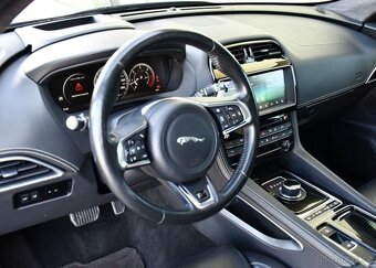 Jaguar F-Pace 30d AWD S PANO TAŽNÉ MERIDIAN - 14