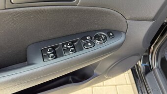 Hyundai i30 //1.4i//80kW//1.MAJITELKA//70TKM//SERVIS// - 14