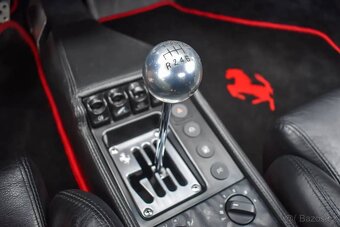 Ferrari F355 Berlinetta z roku 1998 - 14