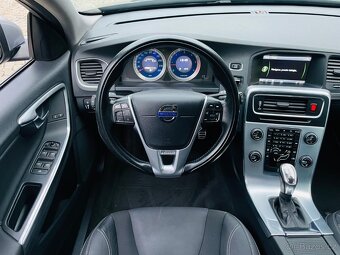 Volvo V60 2.0D 120KW 5VALEC AUTOMAT SENZORY VÝHŘEV R-DESIGN - 14