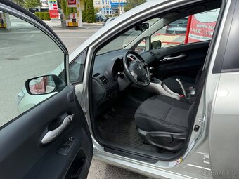 Toyota Auris 1.4 D-4D • 5/2007 • 66kw - 14