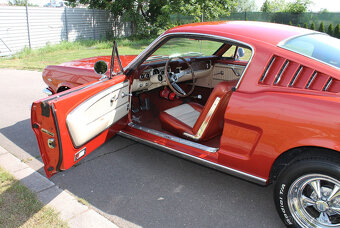 1966 Ford Mustang Fastback 289 V8, manuál, perfektní stav - 14