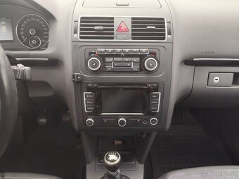 VW Touran Highline 1.6 TDI,77kw.R.V.10/2011.STK 7/2027 - 14