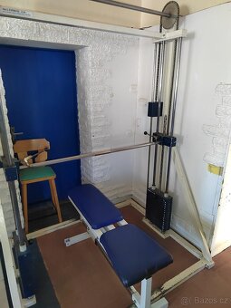 CELÁ POSILOVNA, STROJE, ČINKY - 14