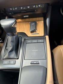 Lexus es 300h Luxury top, 1.majitel, světlá kůže - 14