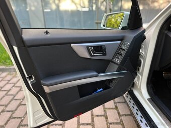 Prodám Mercedes Benz GLK 320CDI 4Matic - 14