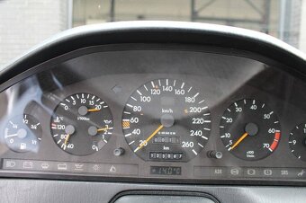 Mercedes-Benz SL 500 V8 Hardtop z roku 1989 - 14