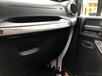 Jeep wrangler 3.6 SAHARA 209kw první majitel - 14
