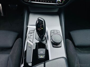 BMW Řada 5 530i G30 XDRIVE 185KW AUT LED M-PAKET SERVISKA - 14