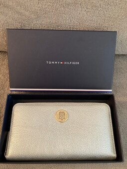 Nová peněženka Tommy Hilfiger - 14