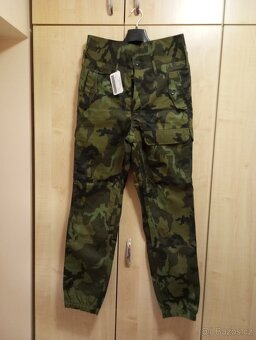 Vojenské maskáče a další vojenské oděvní součástky - 14