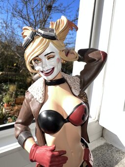 Harley Quinn - DC Bombshells - 14