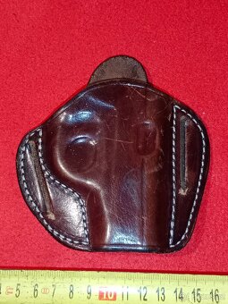 Kožená taška, opasky 2 ks a pouzdro na zbraň zn. LOBO - 14