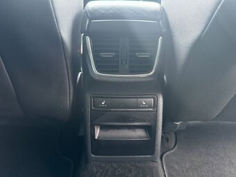 Škoda Octavia Scout 2.0TDi 135kW DSG Alcantara 2015 - 14