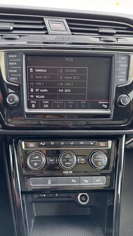 VW Touran 2.0tdi 7mist Full výbava Top stav Matrix - 14