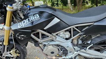 Aprilia Dorsoduro 750 r.v. 2010 - 14