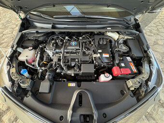 Toyota Corolla Sedan 1.8 Hybrid, TOP stav - 14