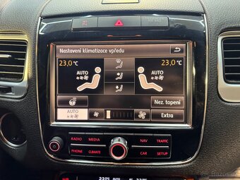 VW Touareg EXCLUSIVE WEBASTO TZ VÝHŘEV BiXenony CEBIA Servis - 14
