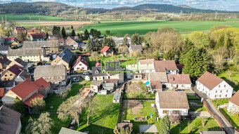 Rodinný dům s vedlejšími stavbami, Kravaře, ul. Pod Lipou 13 - 14