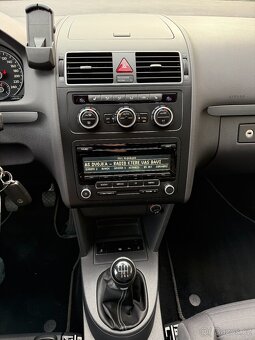 VW Touran II, rok 2015, benzín, 142.855 km, nová STK - 14