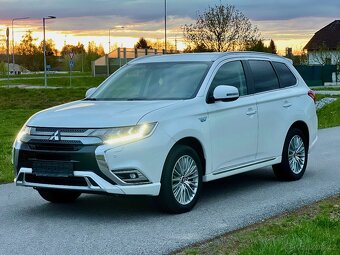 Hybridni Outlander 2.4PHEV 165Kw Matrix svetla EVdojezd 50km - 14