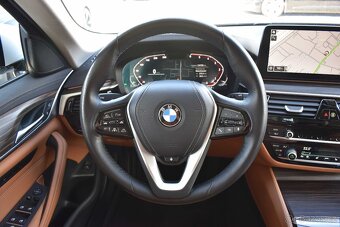 BMW 530d xDrive LUXURY TAŽNÉ PANORAMA DPH ČR 1.MAJITEL - 14